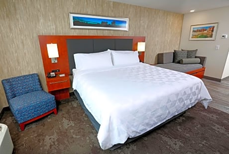 King Room with Roll-Away Bed - Non-Smoking