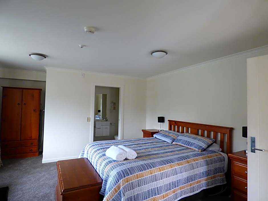 Sahara Deluxe Studios