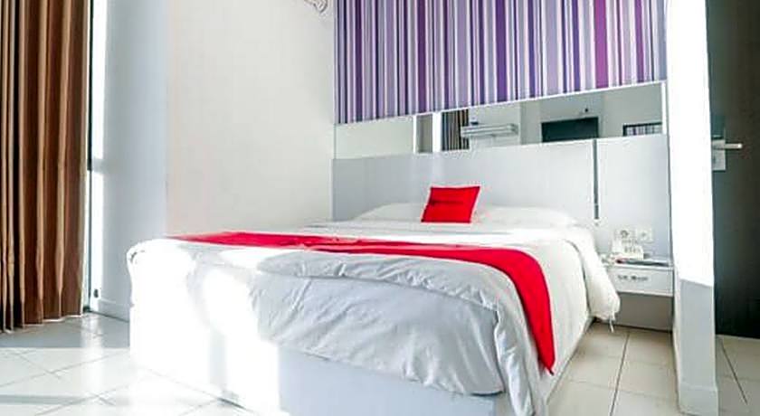 RedDoorz near Terminal Batu Ampar