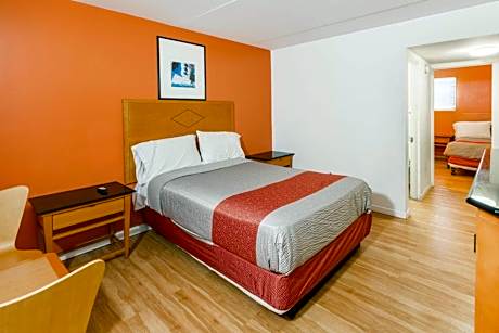 Three Beds Suite - Non-Smoking