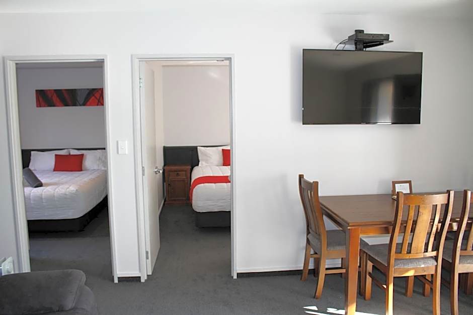 Birchwood Manor Motel