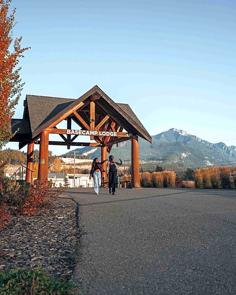 Basecamp Lodge Golden