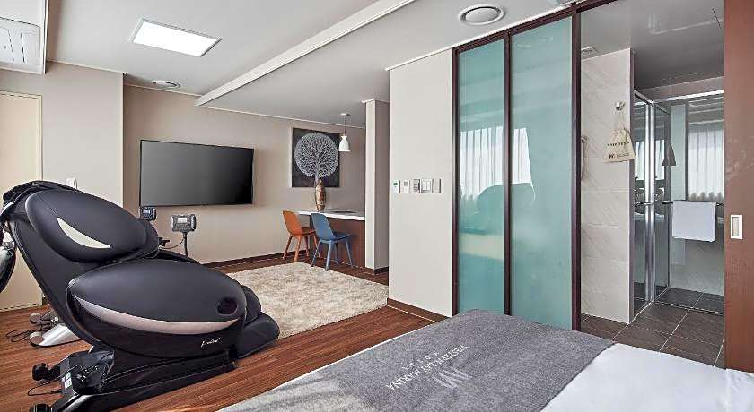 Westernbay Marina Hotel