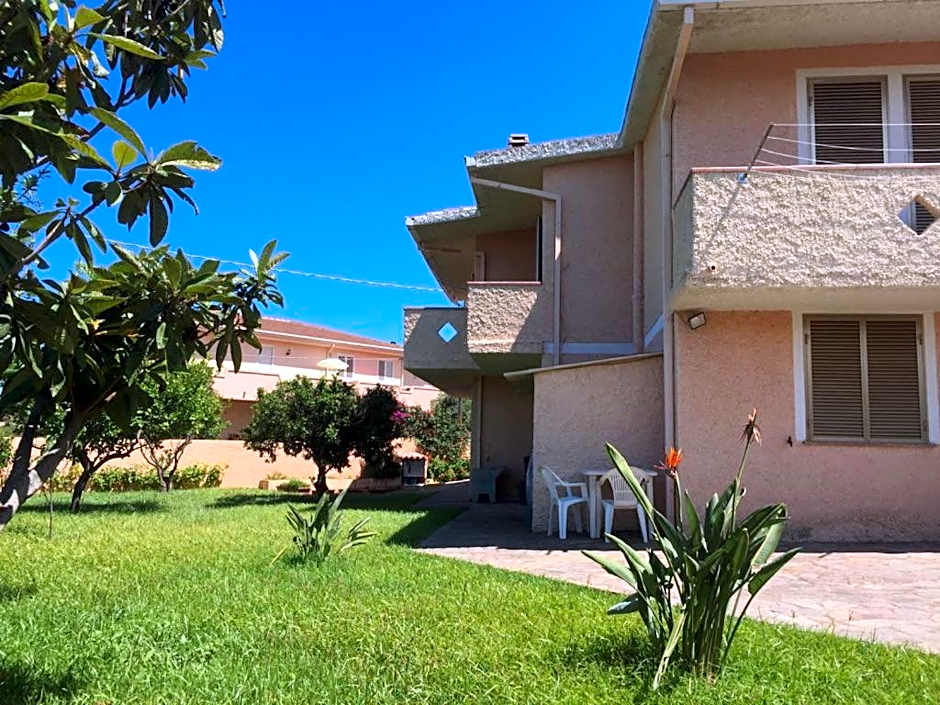 Appartamenti in Villa con ampio giardino esterno