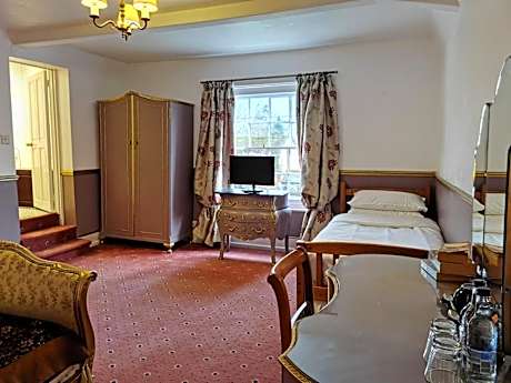 Deluxe Family Suite