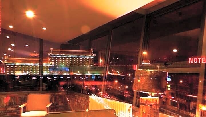 Xi'An Busy Hotel Bell Tower City Wall