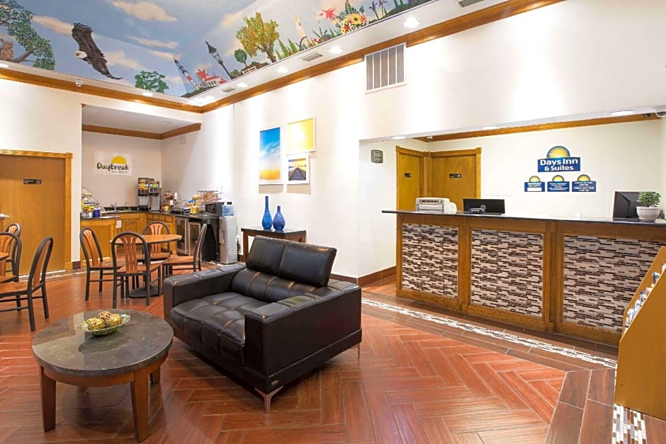 Days Inn & Suites by Wyndham Big Spring