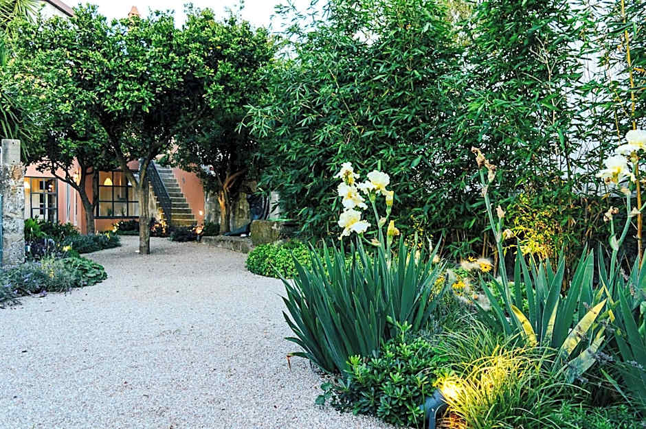 Queen's Garden Hostel