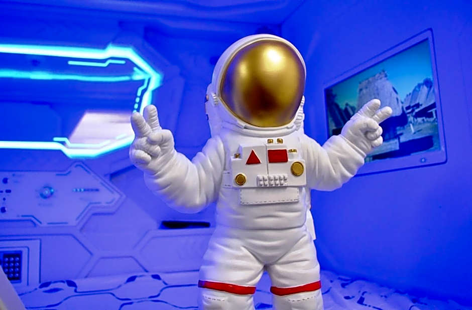 Cosmos Capsule Hub London