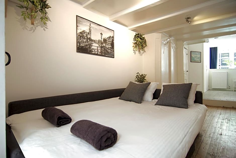 Cosy apartment right in the city center with AIRCO!