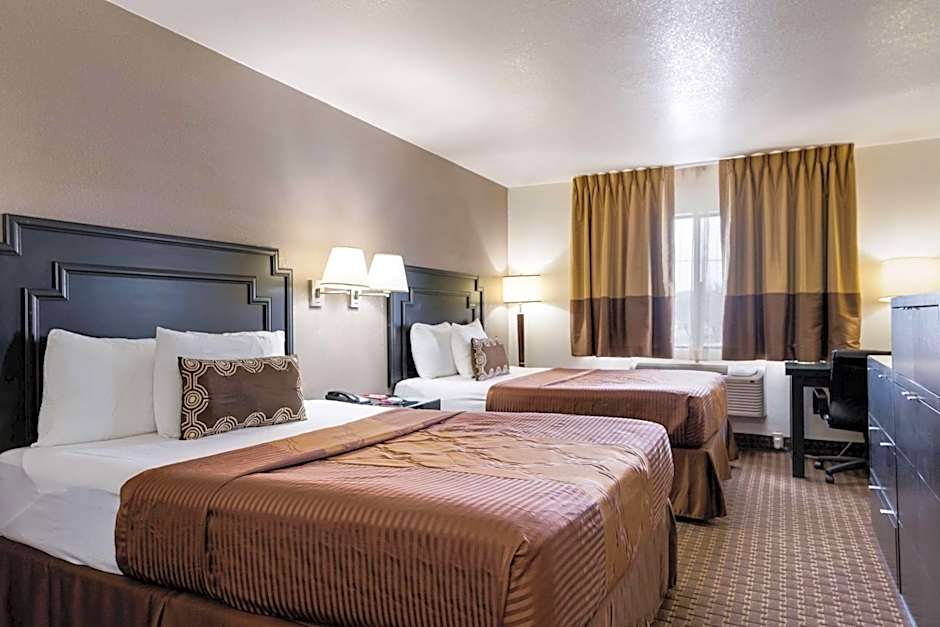Econo Lodge Inn & Suites