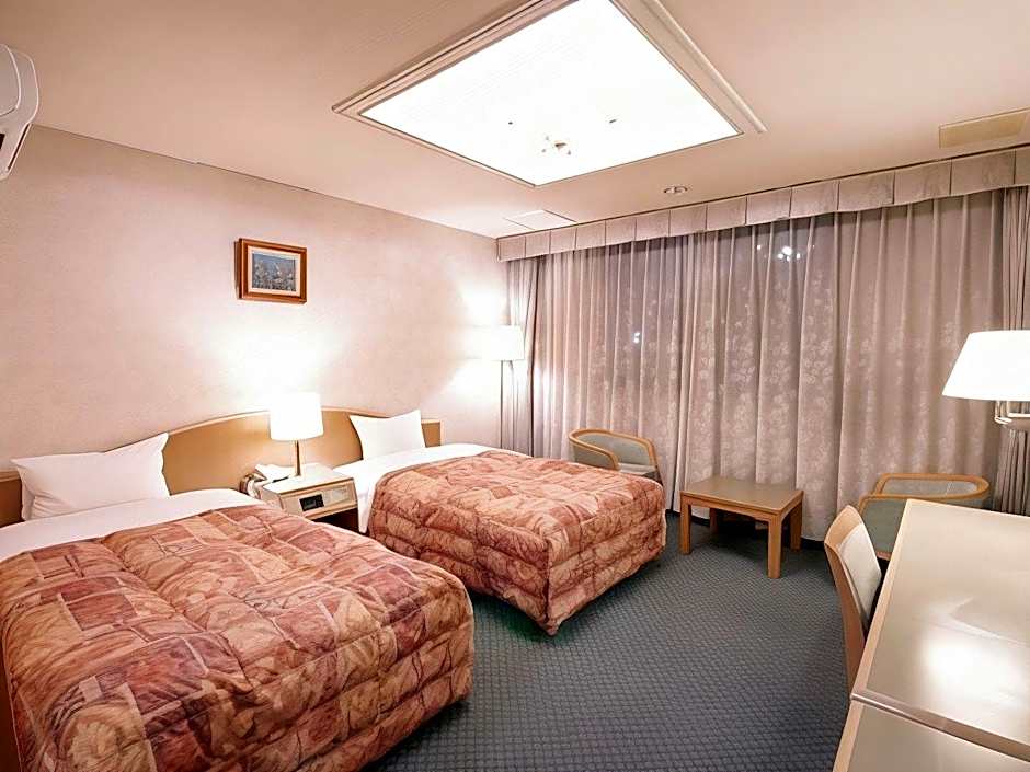 Leo Plaza Hotel