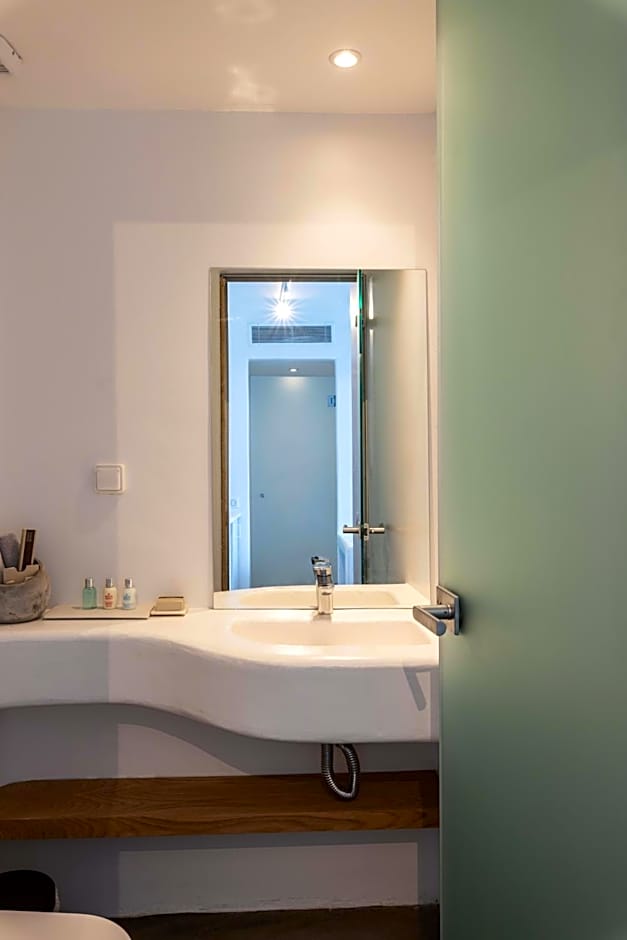 Trinity Mykonos - Beachfront Villa