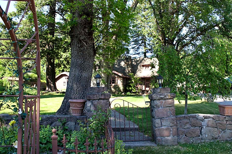 Strawberry Valley Inn