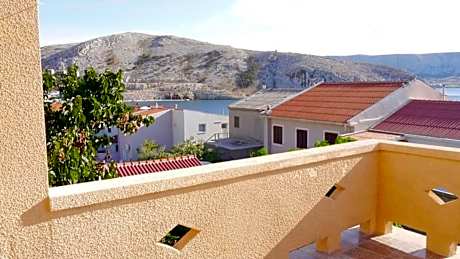 Cozy 1 bedroom apartment with sea view