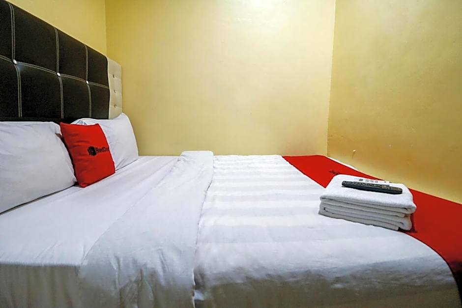 RedDoorz Plus near DC Mall Batam