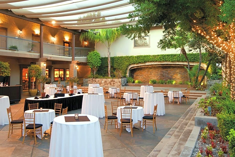 DoubleTree by Hilton Claremont