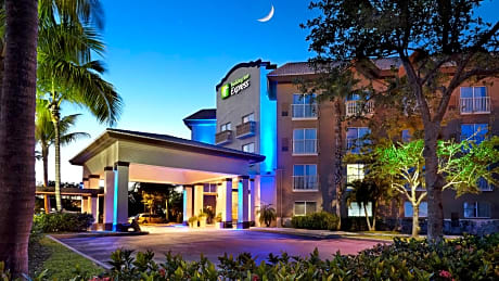Holiday Inn Express Naples Downtown 5th Avenue By IHG