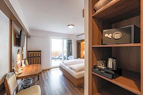 Double Room with Balcony and Mountain View