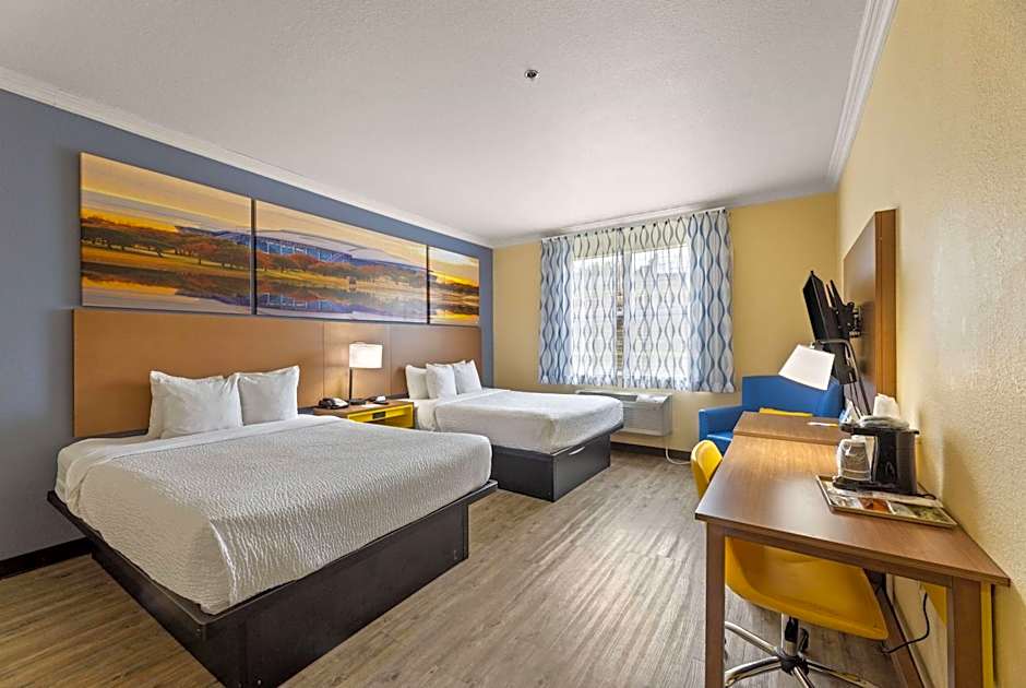 Days Inn & Suites by Wyndham Ft. Worth DFW Airport South