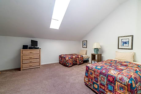 Three-Bedroom Apartment - Loft