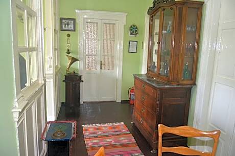 Cunda Ayvalık  Zehra Teyzenin Evi ( Tarihi Konak)