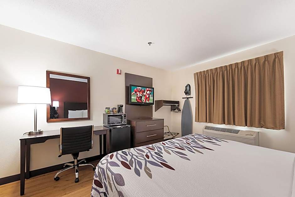 Red Roof Inn Auburn