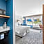 Holiday Inn Express & Suites Marinette By IHG
