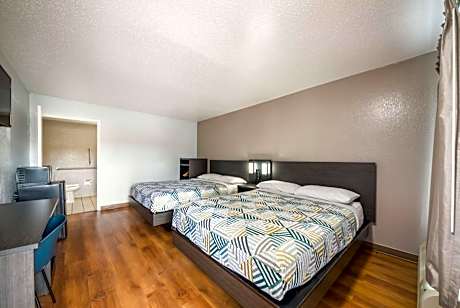 Deluxe Queen Room with Two Queen Beds