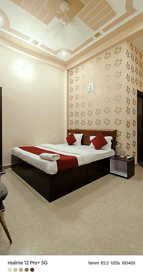 Hotel Chandra Dreams 