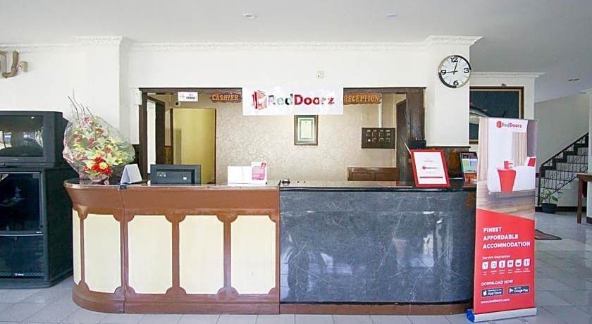 RedDoorz Plus near Pelabuhan Bitung