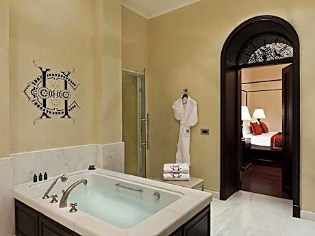 PALACE LUXURY ROOM, 1 king-size bed, sitting area, balcony, garden view