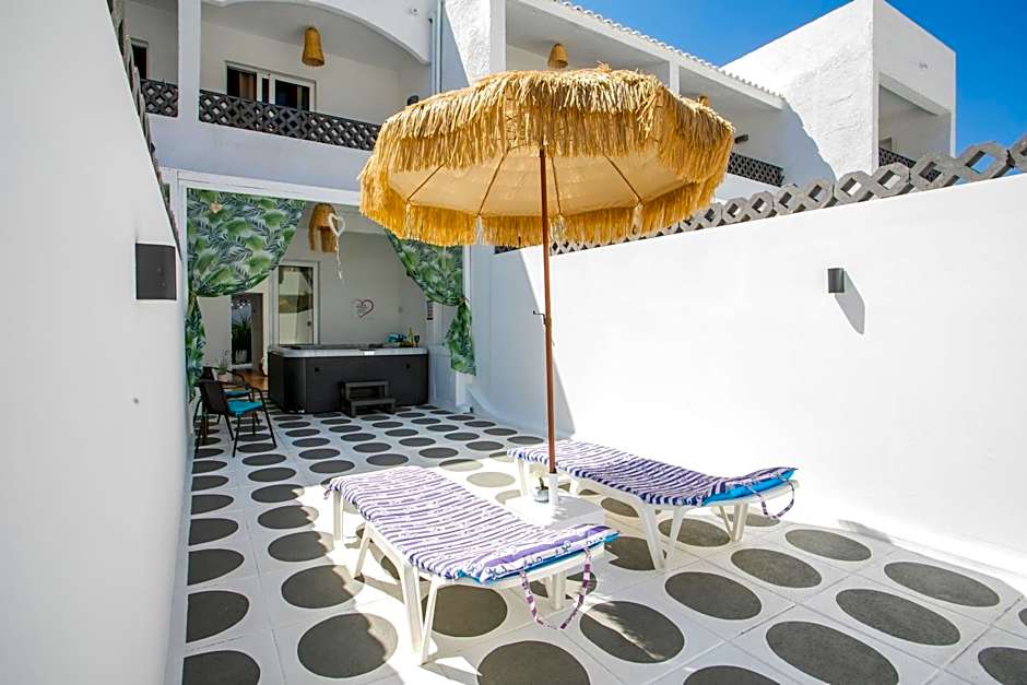 CASA MIKELE by Sarikas - SEA SIDE SUITES and STUDIOS -adults only