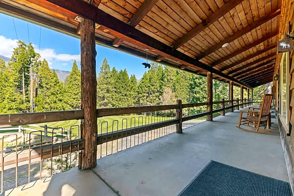 Camp Nelson Lodge Room 10