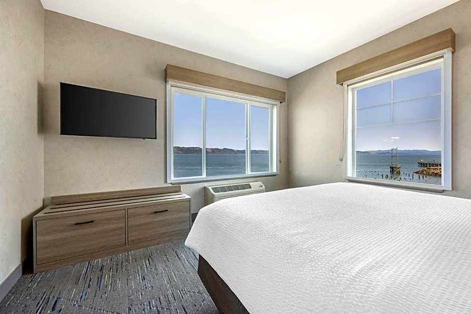 Holiday Inn Express Hotel & Suites Astoria By IHG
