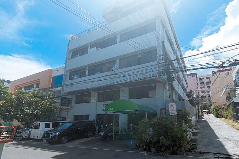 RedDoorz @ Junquera Extension Cebu