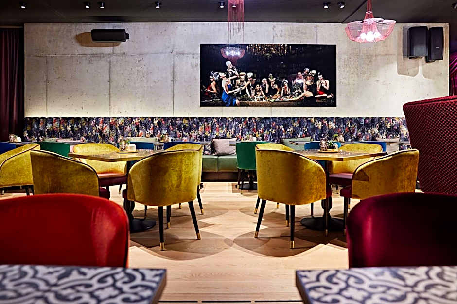 me and all hotel Dusseldorf Oberkassel, by Hyatt