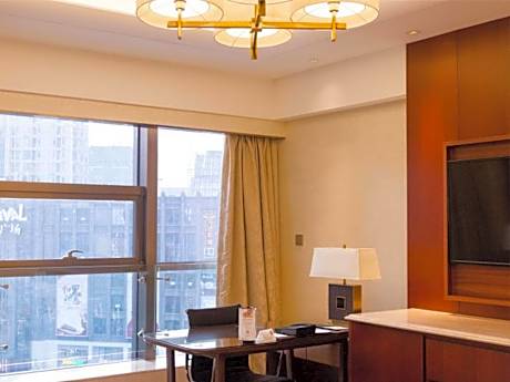 Club lounge access, 2 Bedroom Suite, Bedroom 1: 1 King, Bedroom 2: 2 Double, City view