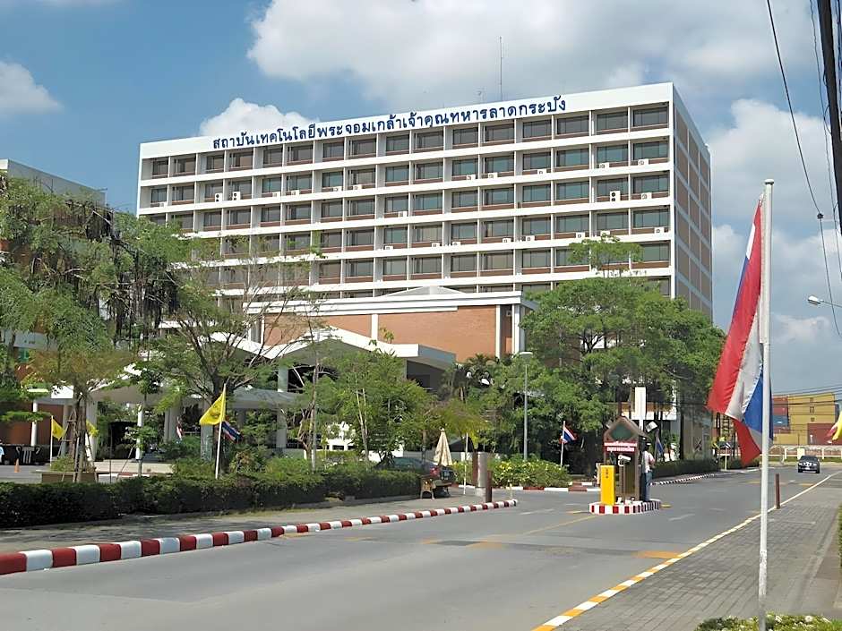 Salinsiri at ladkrabang