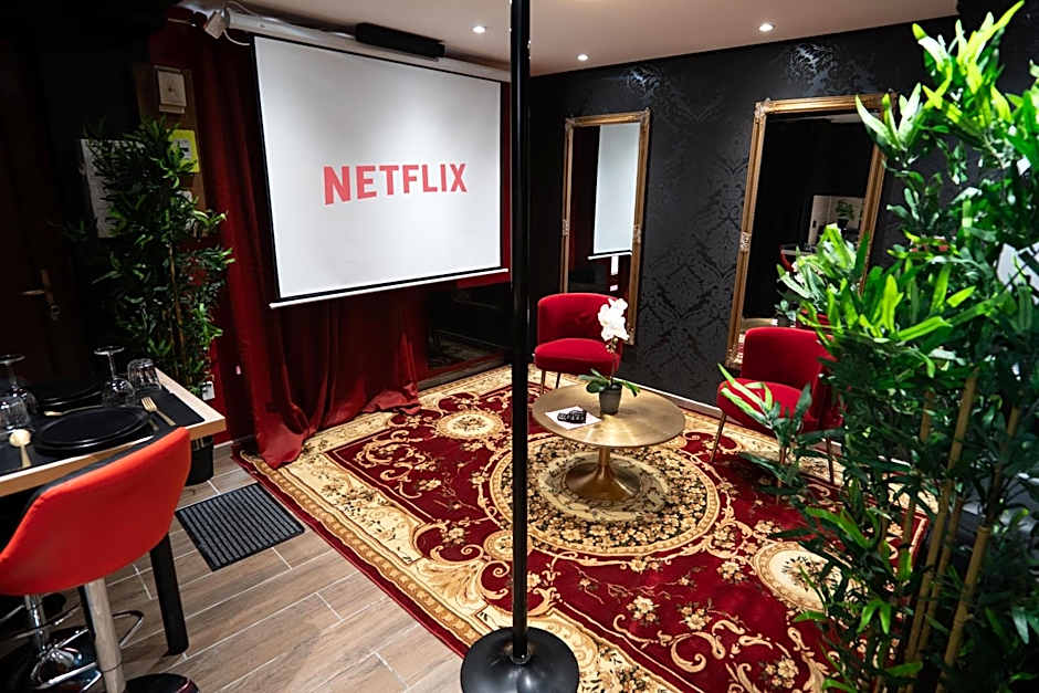Capsule Secret - Jacuzzi - Netflix & Home cinéma - Jeux de couple - Barre de pole dance