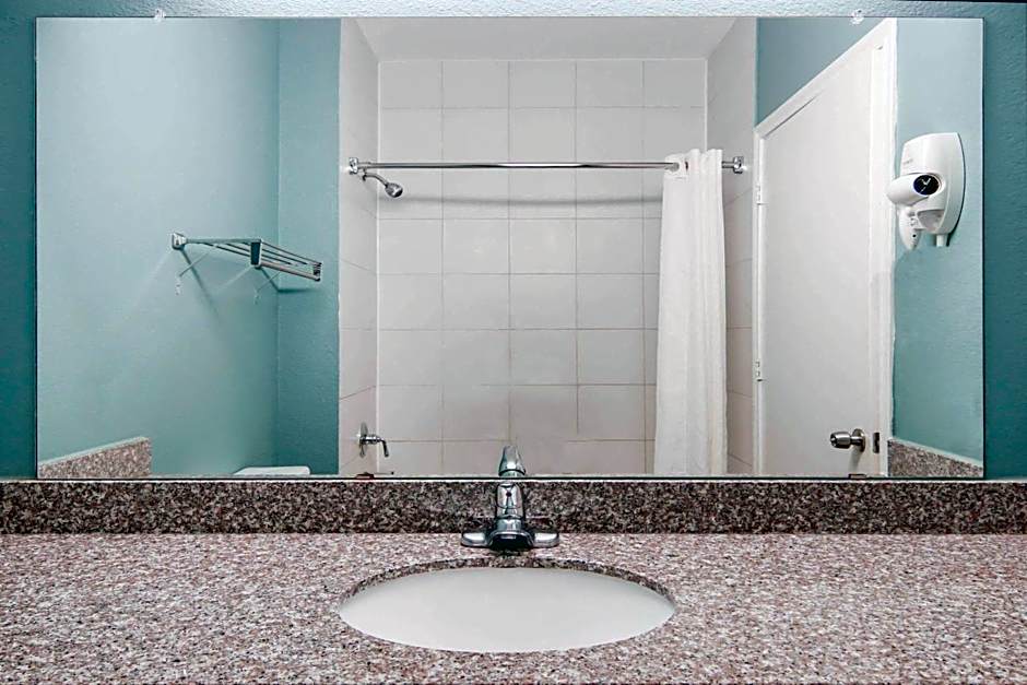 Super 8 by Wyndham Brenham TX