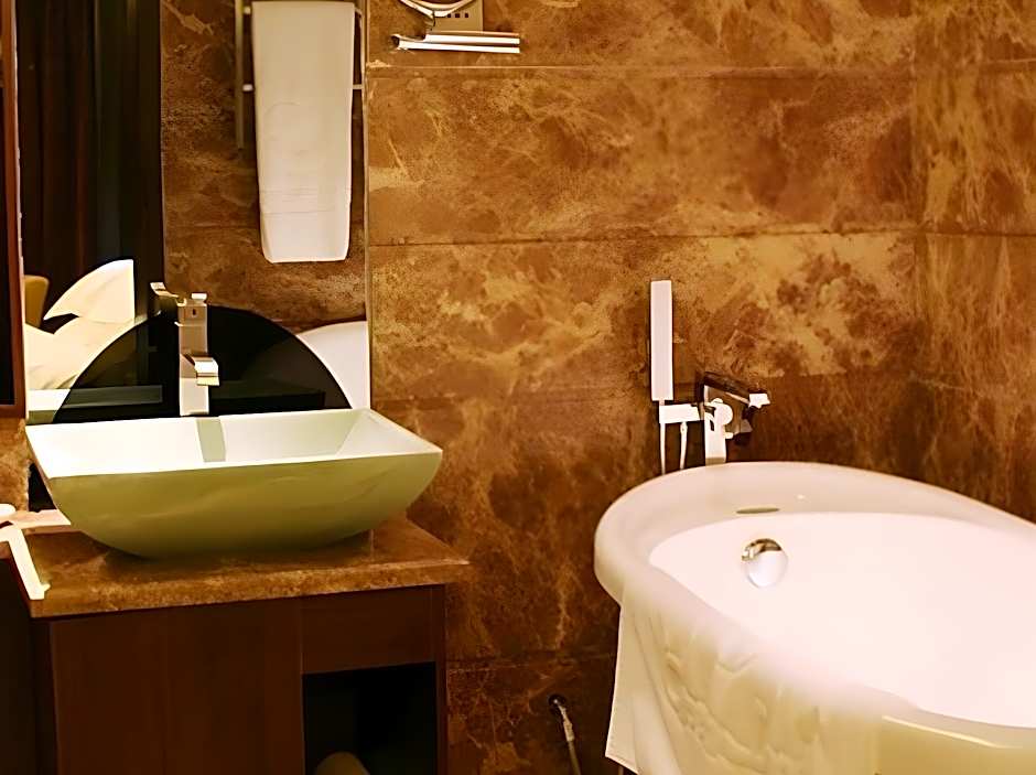 Kunming Green Land Hotel