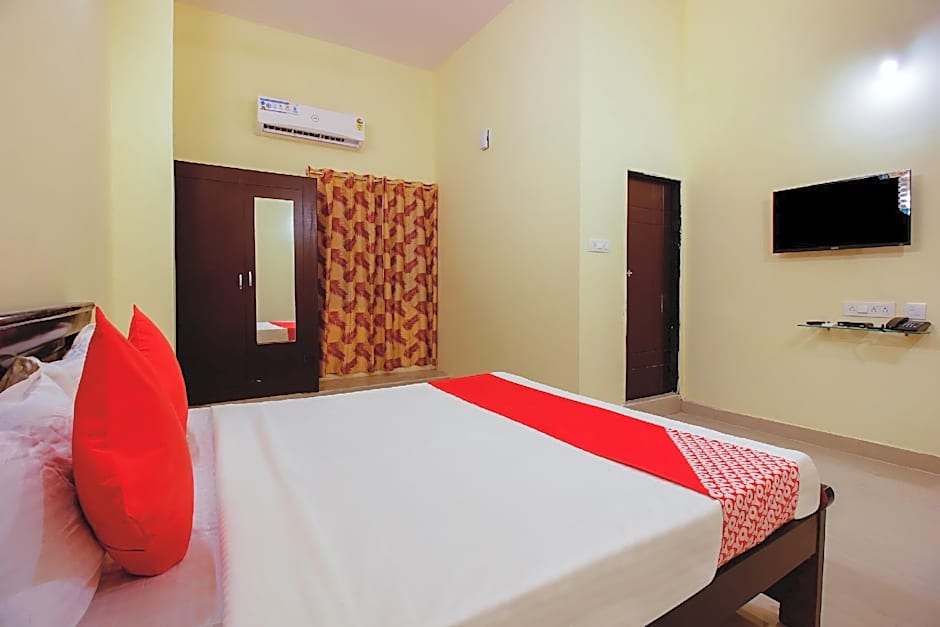 Hotel Shri Chaitra by OYO Rooms – Hyderabad, IA
