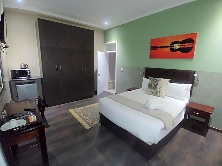 Photo 1 of 2 of Double Room