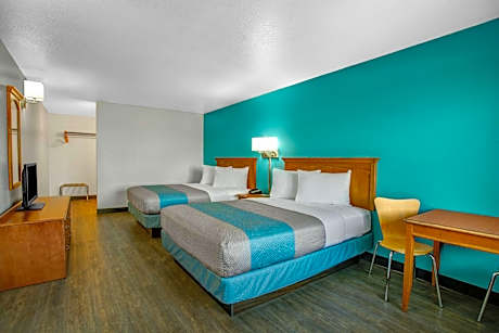 2 Queen Beds | Mobil Access Tub Nsmk Micfridg