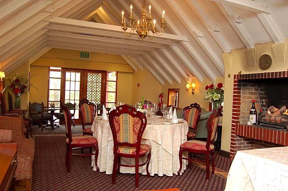 Fourways Inn