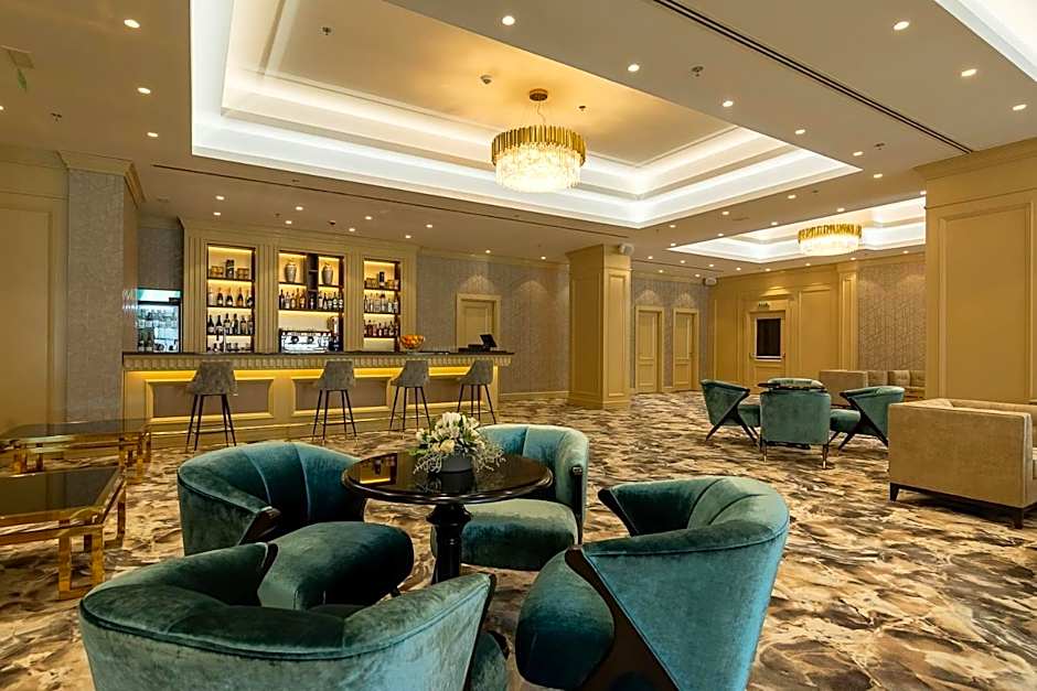 Astoria Grand Hotel