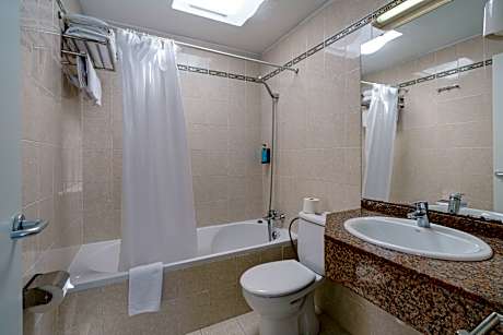 ONE BEDROOM APARTMENT 2 ADULTS +1 CHILD