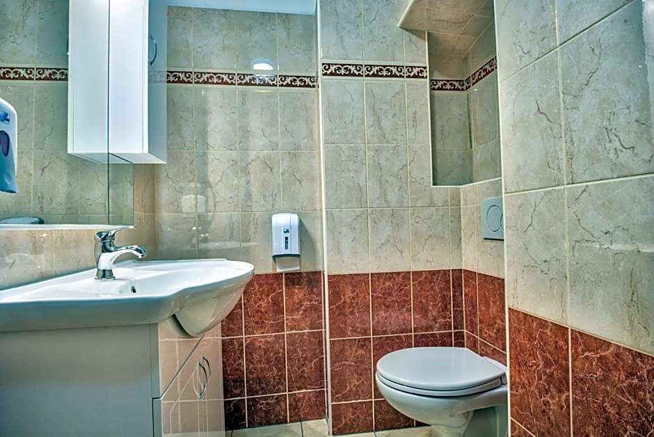 Hiša Linhart, Hotel & Restaurant