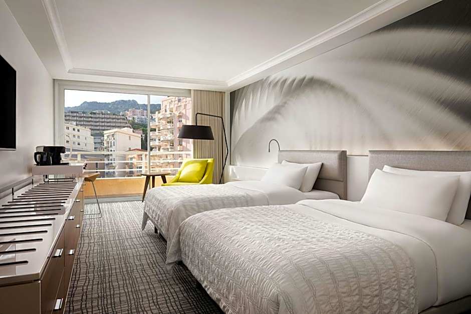 Le Meridien Beach Plaza